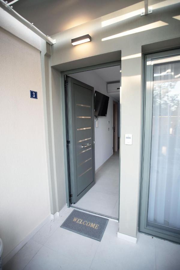 8 Boutique Suites Nea Poteidaia Habitación foto